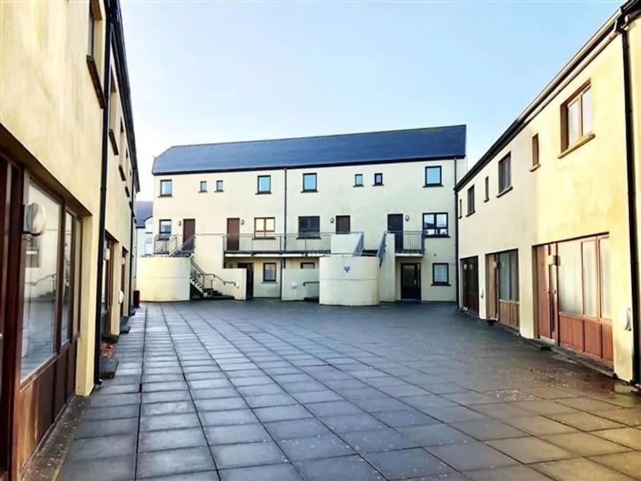 Village Centre Apartment 拉辛赫 外观 照片
