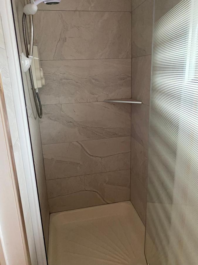 Village Centre Apartment 拉辛赫 外观 照片