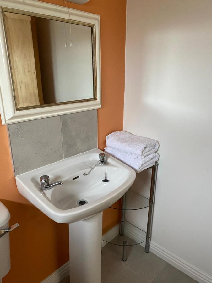 Village Centre Apartment 拉辛赫 外观 照片